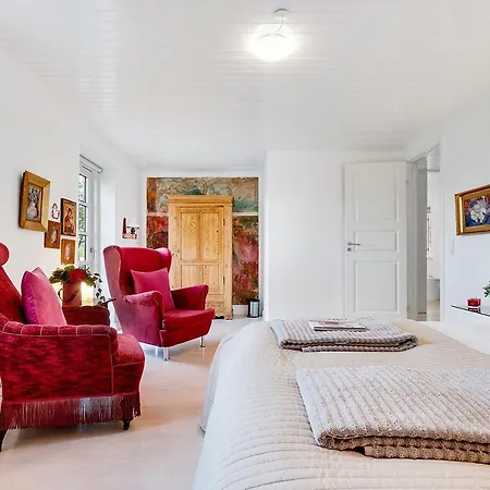 Bed & Breakfast åløkke 3*